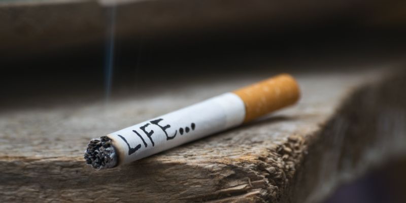 Ilustrasi apakah perokok pasif lebih berbahaya dari perokok aktif
